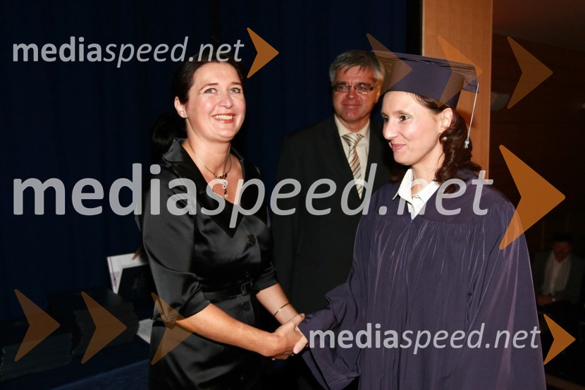 Mag. Majda Kralj, direktorica poslovnega sistema Academia in diplomantka VSŠ Academia15. obletnica poslovnega sistema Academia in svečana podelitev diplom Višje strokovne šole Academia