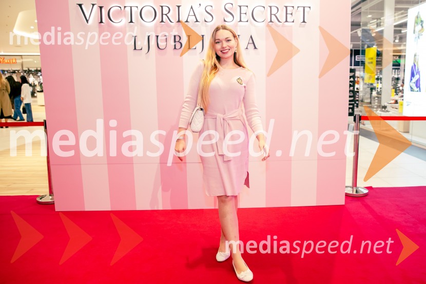  Laura Unuk, mladinska svetovna prvakinja v šahuVictoria's Secret odprla svojo prvo trgovino v Sloveniji