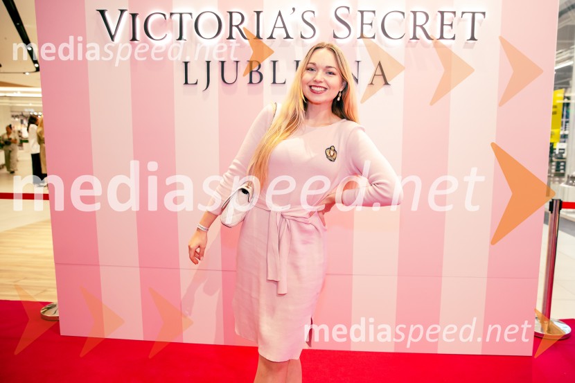  Laura Unuk, mladinska svetovna prvakinja v šahuVictoria's Secret odprla svojo prvo trgovino v Sloveniji