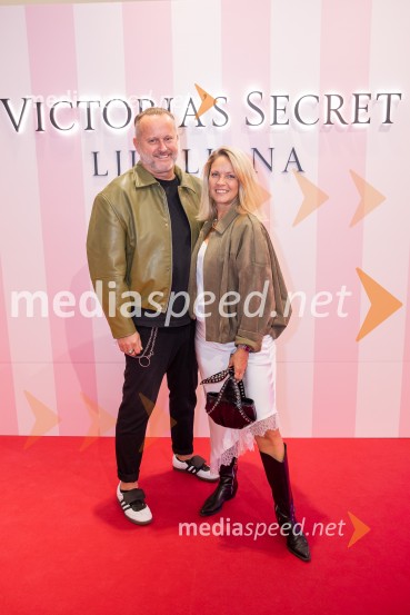  Miran Miki Vlahovič, glasbenik;  Petra VlahovičVictoria's Secret odprla svojo prvo trgovino v Sloveniji