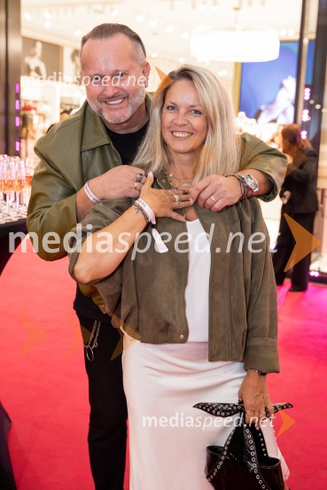  Miran Miki Vlahovič, glasbenik;  Petra VlahovićVictoria's Secret odprla svojo prvo trgovino v Sloveniji