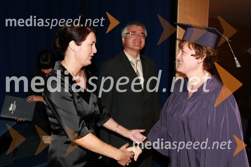 Mag. Majda Kralj, direktorica poslovnega sistema Academia in diplomantka VSŠ Academia15. obletnica poslovnega sistema Academia in svečana podelitev diplom Višje strokovne šole Academia