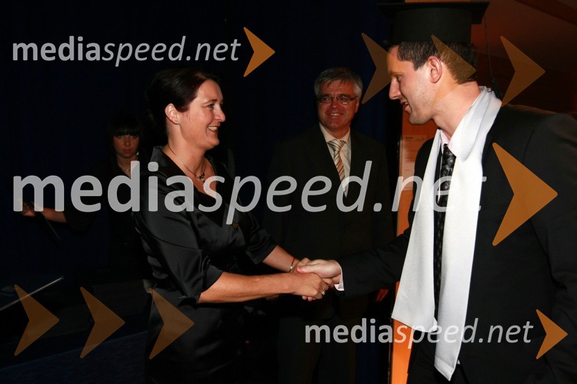 Mag. Majda Kralj, direktorica poslovnega sistema Academia, mag. Samo Hribar Milič, generalni direktor GZS in diplomant VSŠ Academia15. obletnica poslovnega sistema Academia in svečana podelitev diplom Višje strokovne šole Academia