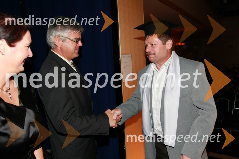 Mag. Majda Kralj, direktorica poslovnega sistema Academia, mag. Samo Hribar Milič, generalni direktor GZS in diplomant VSŠ Academia15. obletnica poslovnega sistema Academia in svečana podelitev diplom Višje strokovne šole Academia