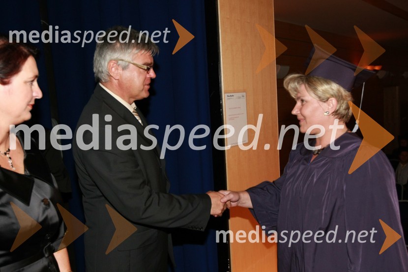 Mag. Majda Kralj, direktorica poslovnega sistema Academia, mag. Samo Hribar Milič, generalni direktor GZS in diplomantka VSŠ Academia15. obletnica poslovnega sistema Academia in svečana podelitev diplom Višje strokovne šole Academia