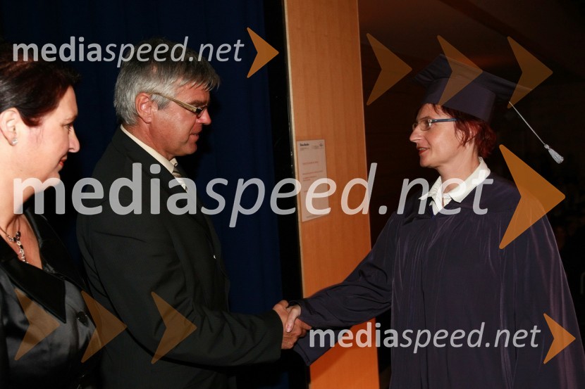 Mag. Majda Kralj, direktorica poslovnega sistema Academia, mag. Samo Hribar Milič, generalni direktor GZS in diplomantka VSŠ Academia15. obletnica poslovnega sistema Academia in svečana podelitev diplom Višje strokovne šole Academia