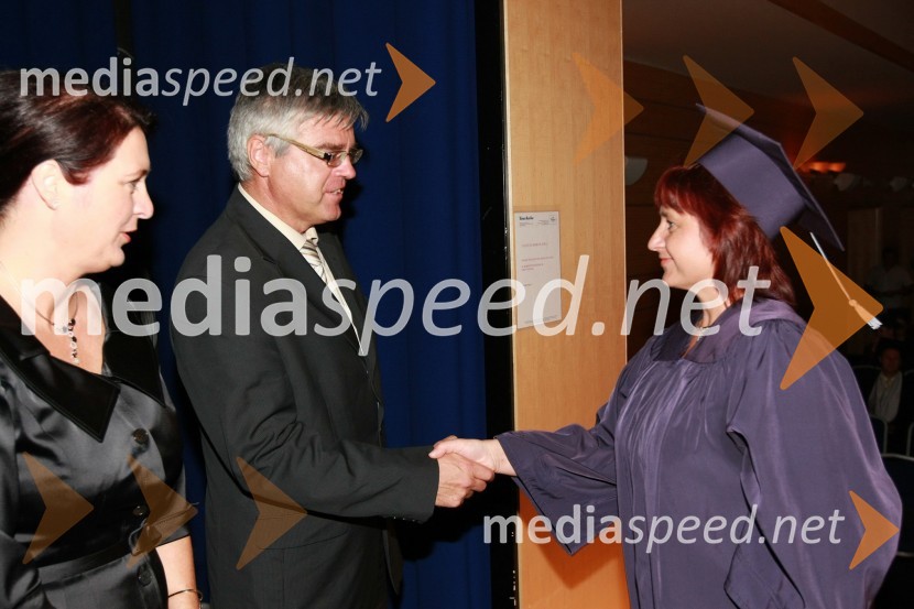 Mag. Majda Kralj, direktorica poslovnega sistema Academia, mag. Samo Hribar Milič, generalni direktor GZS in diplomantka VSŠ Academia15. obletnica poslovnega sistema Academia in svečana podelitev diplom Višje strokovne šole Academia