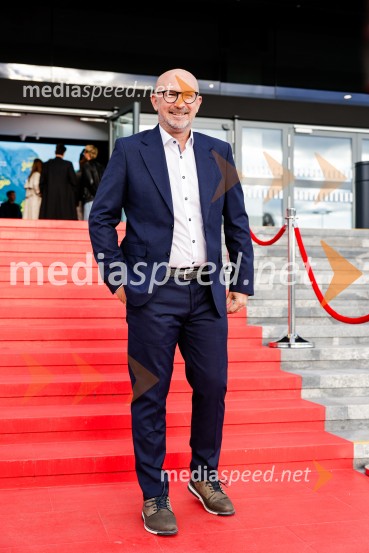  Anže Bašelj, voditeljTakšno je življenje, predpremiera nadaljevanke