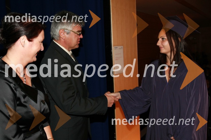 Mag. Majda Kralj, direktorica poslovnega sistema Academia, mag. Samo Hribar Milič, generalni direktor GZS in diplomantka VSŠ Academia15. obletnica poslovnega sistema Academia in svečana podelitev diplom Višje strokovne šole Academia