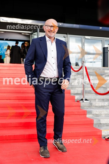  Anže Bašelj, voditeljTakšno je življenje, predpremiera nadaljevanke