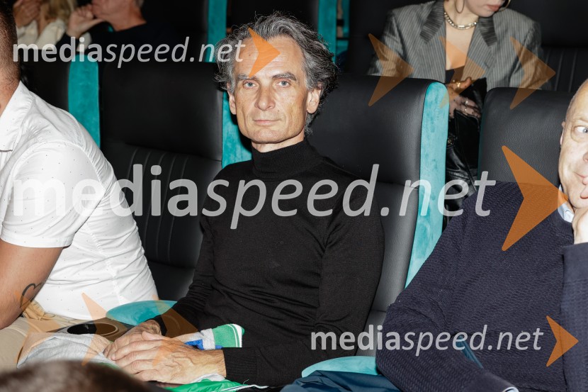  Jure Longyka, voditeljTakšno je življenje, predpremiera nadaljevanke