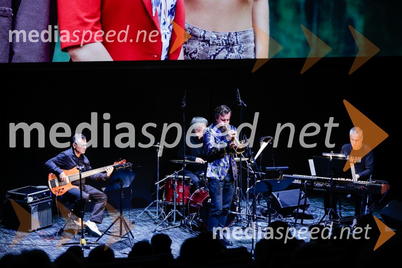 Takšno je življenje, predpremiera nadaljevanke