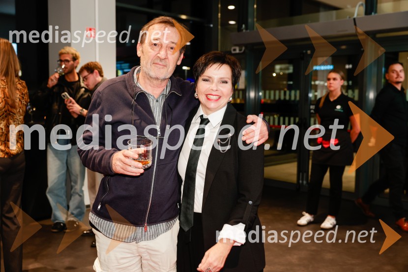  ... ;  Vesna  Slapar, igralkaTakšno je življenje, predpremiera nadaljevanke