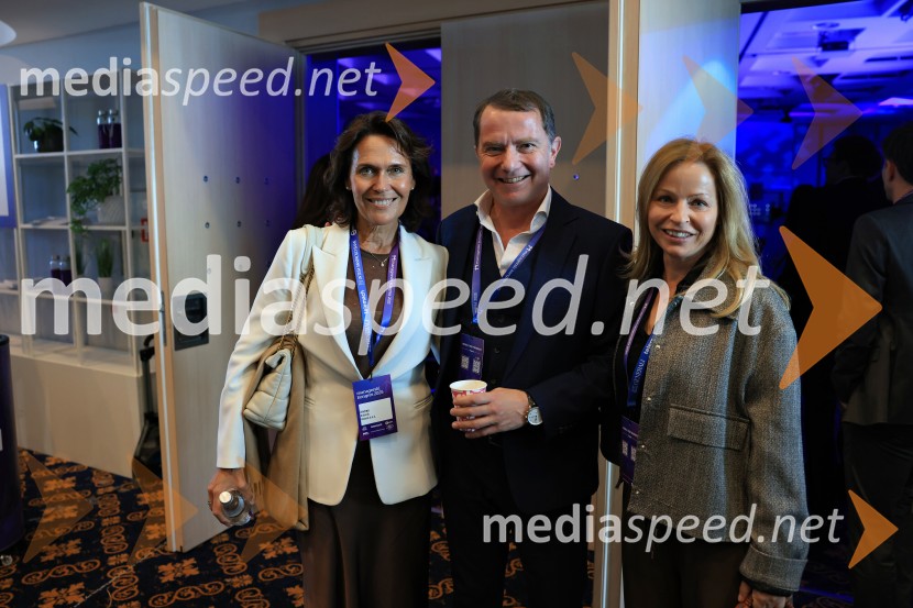  Andrea Volenik, direktorica, Volenik d.o.o.;  Tomaž Orešič, podpredsednik skupine Resalta;  Polona Kisovec, direktorica, 121MarketingManagerski kongres 2025, prvi dan