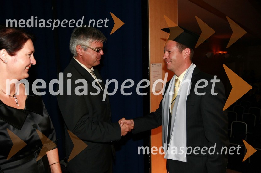 Mag. Majda Kralj, direktorica poslovnega sistema Academia, mag. Samo Hribar Milič, generalni direktor GZS in diplomant VSŠ Academia15. obletnica poslovnega sistema Academia in svečana podelitev diplom Višje strokovne šole Academia