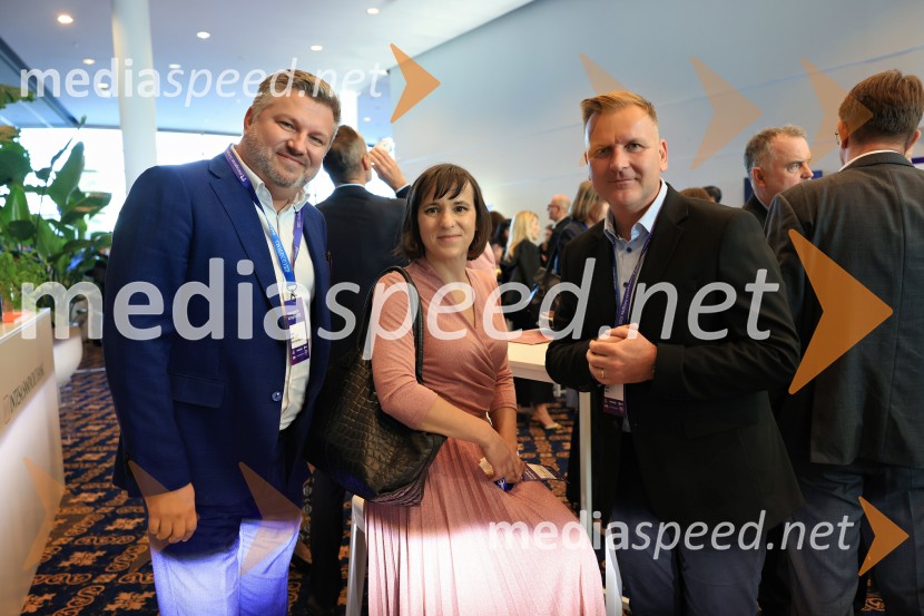  ... ;  ... ; dr. Simon Rečnik, direktor Trdnih izdelkov in član uprave Leka d.d.Managerski kongres 2025, prvi dan