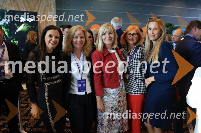  Andreja Jernejčič, direktorica podjetja za piar, digitalni piar, komuniciranje, treninge javnega nastopanja in izobraževanja Lin&Nil;  ... ;  ... ;  Medeja Lončar, direktorica Siemens Slovenija ter pobudnica izbora Inženirka leta;  ... ;  ... Managerski kongres 2025, prvi dan