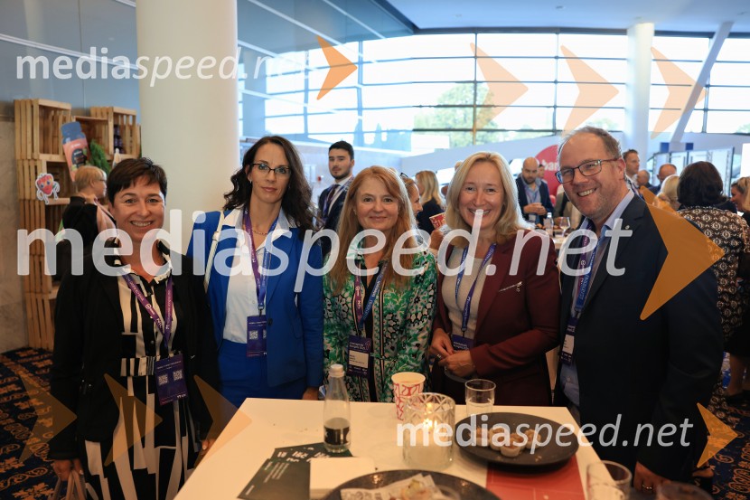  ... ;  ... ; mag. Mateja Jesenek, predsednica uprave Skupine Mladinska knjiga;  Varja Dolenc, članica uprave Mladinske knjige Založbe;  ... Managerski kongres 2025, prvi dan