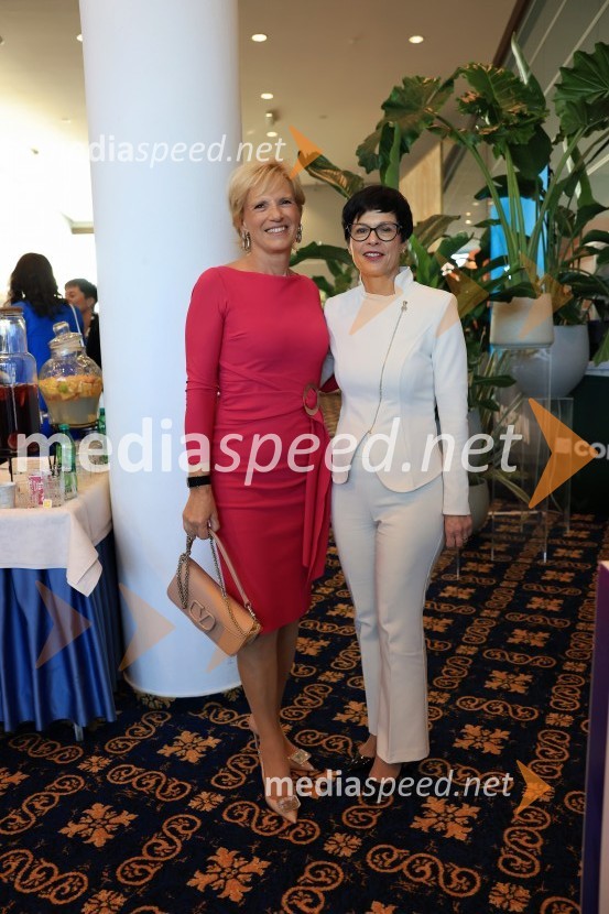  Aleša Mižigoj, direktorica Medex, d. o. o.;  Marta Kos Marko, evropska komisarkaManagerski kongres 2025, prvi dan