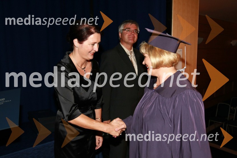 Mag. Majda Kralj, direktorica poslovnega sistema Academia, mag. Samo Hribar Milič, generalni direktor GZS in diplomantka VSŠ Academia15. obletnica poslovnega sistema Academia in svečana podelitev diplom Višje strokovne šole Academia