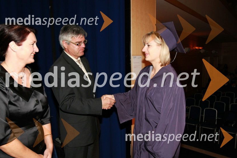 Mag. Majda Kralj, direktorica poslovnega sistema Academia, mag. Samo Hribar Milič, generalni direktor GZS in diplomantka VSŠ Academia15. obletnica poslovnega sistema Academia in svečana podelitev diplom Višje strokovne šole Academia