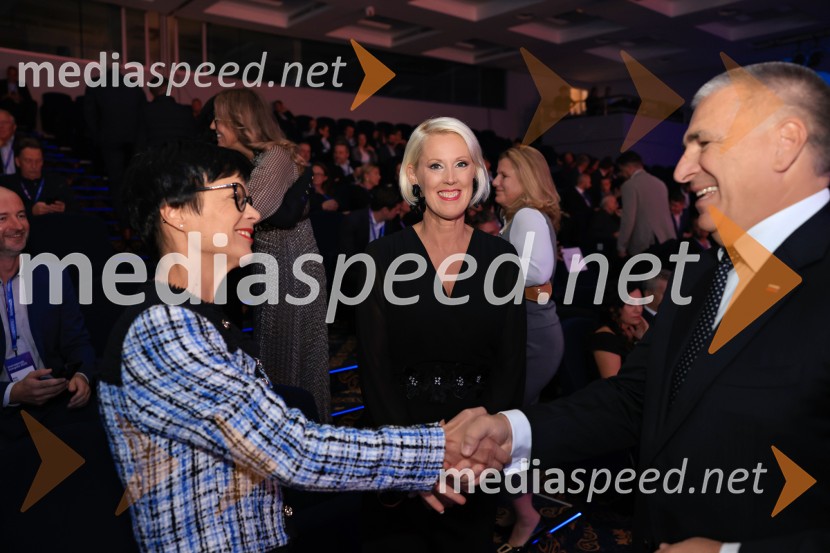  ... ;  Petra Juvančič, izvršna direktorica, Združenje Manager;  Marko Lotrič, predsednik, Državni svetManagerski kongres 2025, prvi dan