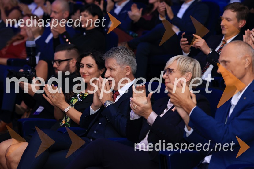  Enver Šišić, direktor skupine Perutnina Ptuj, d.o.o.; dr. Nataša Pirc Musar, predsednica Republike Slovenije; mag. Iztok Seljak, predsednik, Združenje ManagerManagerski kongres 2025, prvi dan