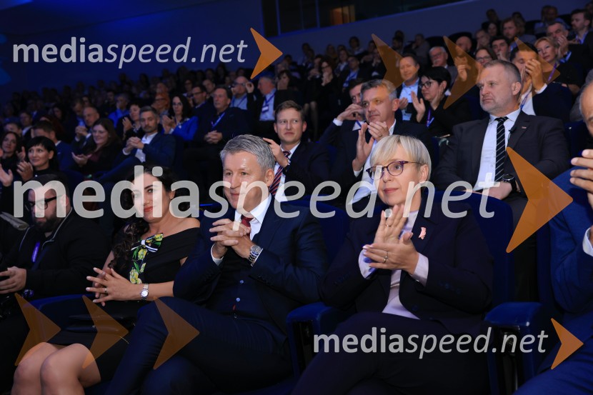  ... ;  ... ;  Enver Šišić, direktor skupine Perutnina Ptuj, d.o.o.;  ... ;  ... ; dr. Nataša Pirc Musar, predsednica Republike Slovenije;  ... Managerski kongres 2025, prvi dan