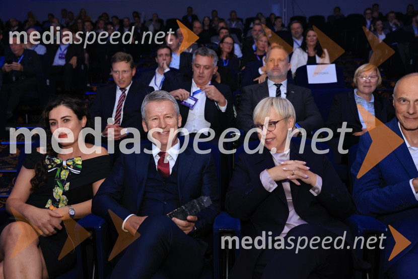  Enver Šišić, direktor skupine Perutnina Ptuj, d.o.o.; dr. Nataša Pirc Musar, predsednica Republike SlovenijeManagerski kongres 2025, prvi dan