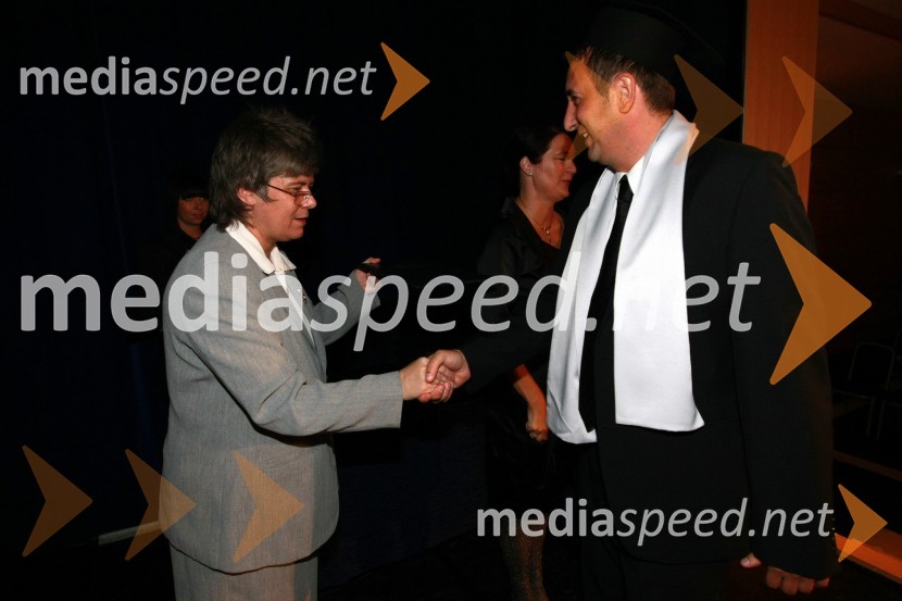 Mag. Mirjana Ivanuša-Bezjak, ravnateljica VSŠ Academia in diplomant VSŠ Academia15. obletnica poslovnega sistema Academia in svečana podelitev diplom Višje strokovne šole Academia