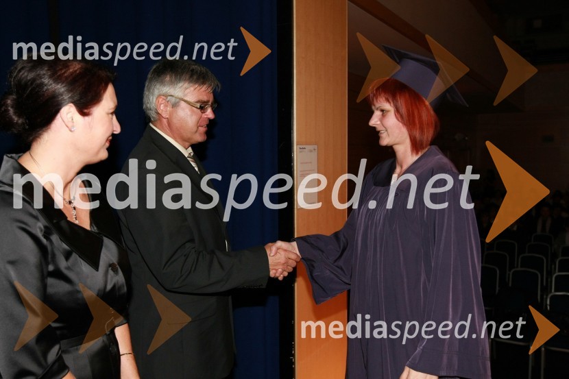 Mag. Majda Kralj, direktorica poslovnega sistema Academia, mag. Samo Hribar Milič, generalni direktor GZS in diplomantka VSŠ Academia15. obletnica poslovnega sistema Academia in svečana podelitev diplom Višje strokovne šole Academia