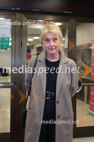  Barbara Hieng Samobor, direktorica in umetniška vodja MGLTukaj v temenem gozdu, premiera drame MGL