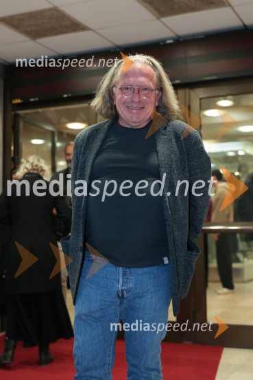  Jaša Jamnik, igralec in režiserTukaj v temenem gozdu, premiera drame MGL