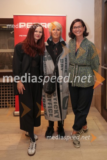  Katarina Koprivnikar, marketing MGL;  ... ;  Simona  Belle, služba za stike z javnostmi MGLTukaj v temenem gozdu, premiera drame MGL