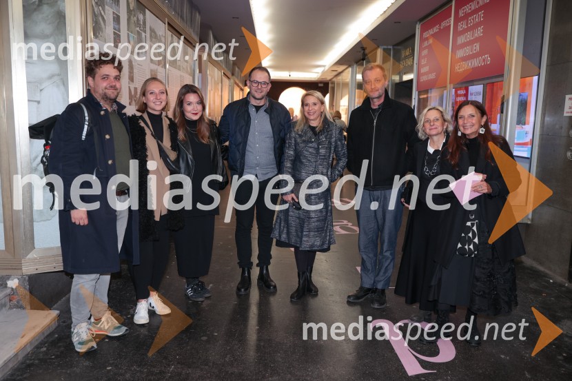  Luka Marcen, režiser;  Lara Ekar Grlj, koreografinja;  ... ;  ... ;  Tatjana Doma, dramaturginja SLG Celje;  Alen Jelen, režiser, dramaturg, umetniški vodja, igralec;  ... ;  ... Tukaj v temenem gozdu, premiera drame MGL