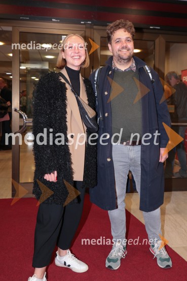  Lara Ekar Grlj, koreografinja;  Luka Marcen, režiserTukaj v temenem gozdu, premiera drame MGL