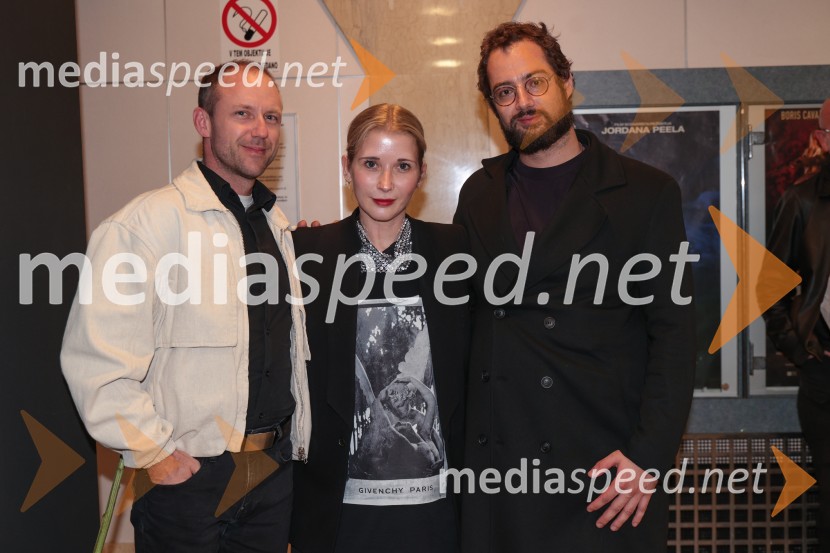  ... ;  Eva Mahkovic, dramaturginja in avtorica;  ... Tukaj v temenem gozdu, premiera drame MGL