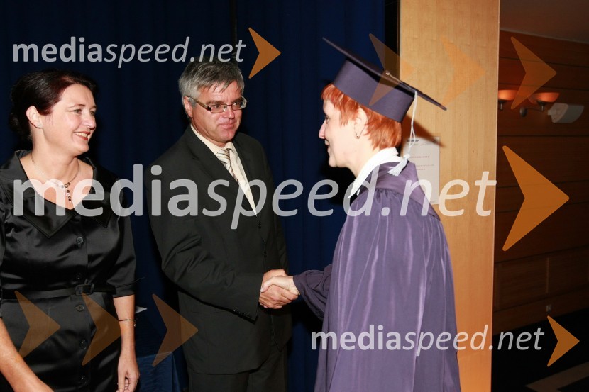 Mag. Majda Kralj, direktorica poslovnega sistema Academia, mag. Samo Hribar Milič, generalni direktor GZS in diplomantka VSŠ Academia15. obletnica poslovnega sistema Academia in svečana podelitev diplom Višje strokovne šole Academia