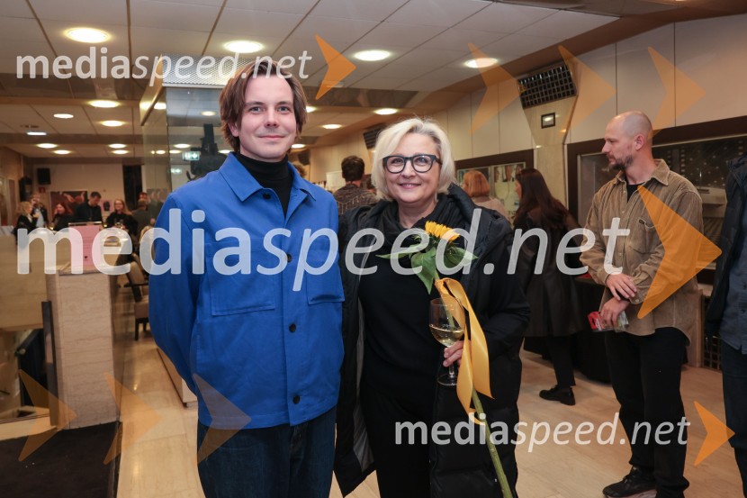  Dorian Šilec Petek, režiser;  Nataša Barbara Gračner, režiserka in igralkaTukaj v temenem gozdu, premiera drame MGL