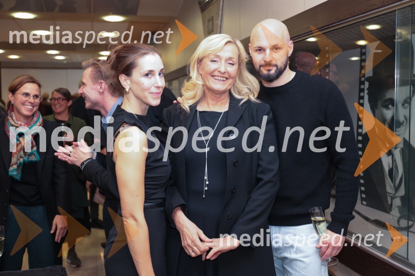  Nina Rakovec, igralka, pevka;  Judita Zidar, igralka;  Robert Smolík, režiserTukaj v temenem gozdu, premiera drame MGL