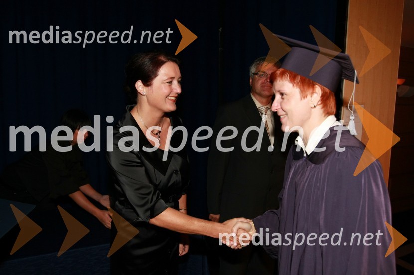 Mag. Majda Kralj, direktorica poslovnega sistema Academia in diplomantka VSŠ Academia15. obletnica poslovnega sistema Academia in svečana podelitev diplom Višje strokovne šole Academia