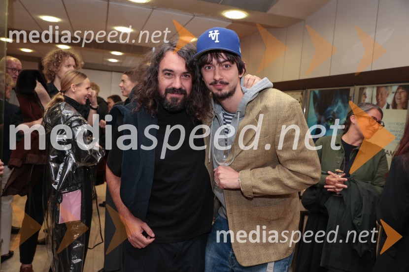  Andrej  Kobal, glasbenik;  Val Fürst, PTČTukaj v temenem gozdu, premiera drame MGL