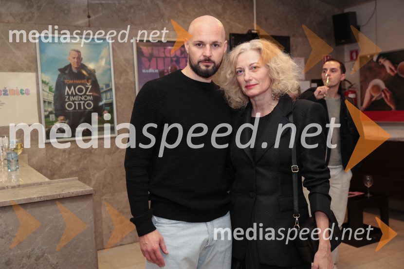  Hermina Kovačič, strokovnjakinja za komuniciranje;  Jernej Gašperin, igralecTukaj v temenem gozdu, premiera drame MGL