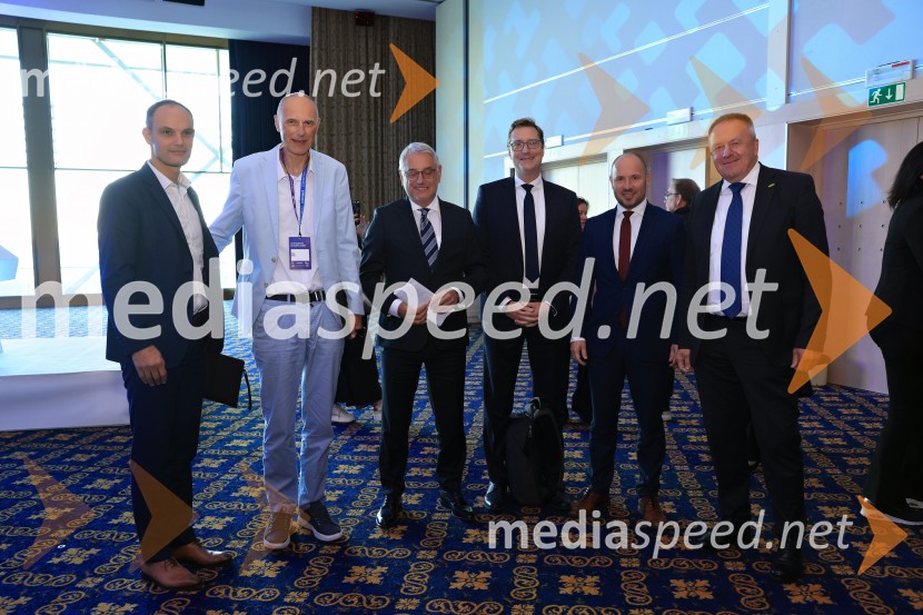  Anže Logar, predsednik stranke Demokrati, poslanec Državnega zbora Republike Slovenije; mag. Iztok Seljak, predsednik, Združenje Manager;  ... ;  Zdravko Počivalšek, nekdanji minister za gospodarski razvoj in tehnologijoManagerski kongres 2025, drugi dan