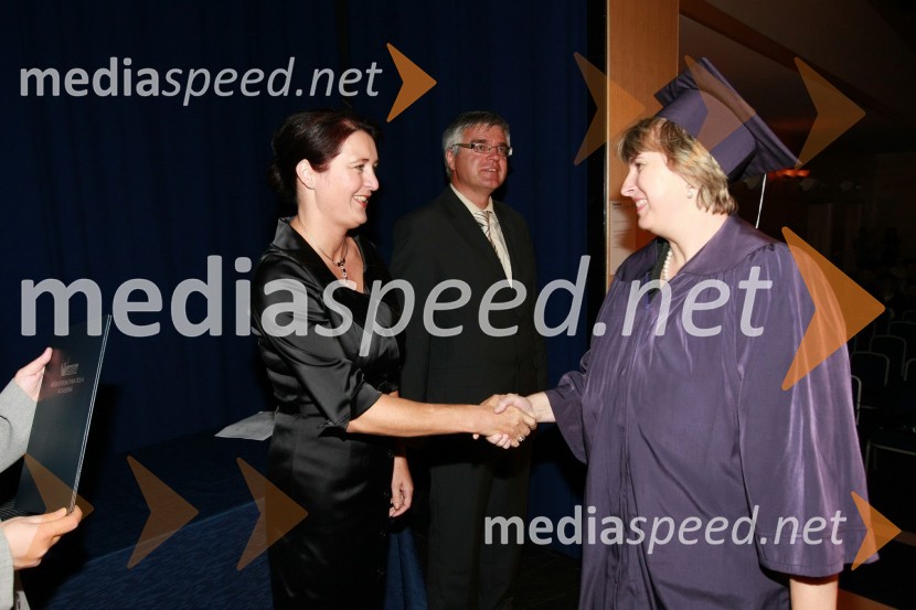 Mag. Majda Kralj, direktorica poslovnega sistema Academia in diplomantka VSŠ Academia15. obletnica poslovnega sistema Academia in svečana podelitev diplom Višje strokovne šole Academia