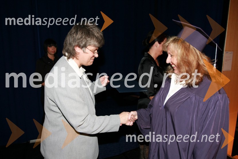 Mag. Mirjana Ivanuša-Bezjak, ravnateljica VSŠ Academia in diplomantka VSŠ Academia15. obletnica poslovnega sistema Academia in svečana podelitev diplom Višje strokovne šole Academia