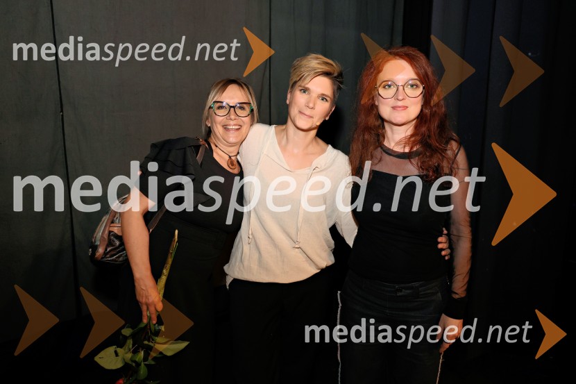  Mateja Kapun, scenografinja;  Špela  Huzjak;  Mira Strnad, kostumografinjaŽival si, premiera v Mestnem gledališču Ptuj
