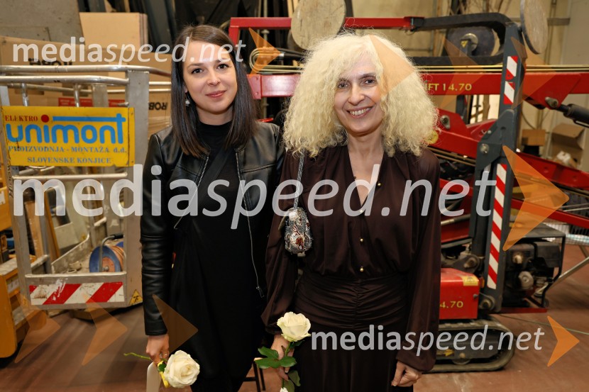  Zala Koren,  urednica socialnih omrežij, SNG Maribor Drama;  Vesna Đikanović, dramaturginjaMedeja, premiera drame SNG Maribor