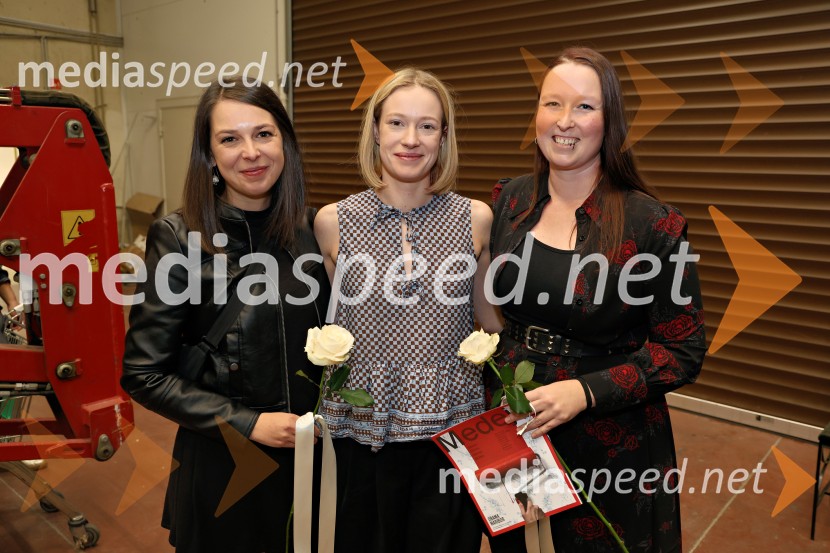  Zala Koren,  urednica socialnih omrežij, SNG Maribor Drama;  Julija Klavžar, igralka;  ... Medeja, premiera drame SNG Maribor