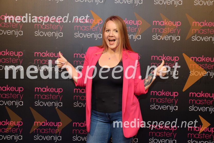  Tanja Kocman, stand up komičarkaMakeup Mastery Slovenija